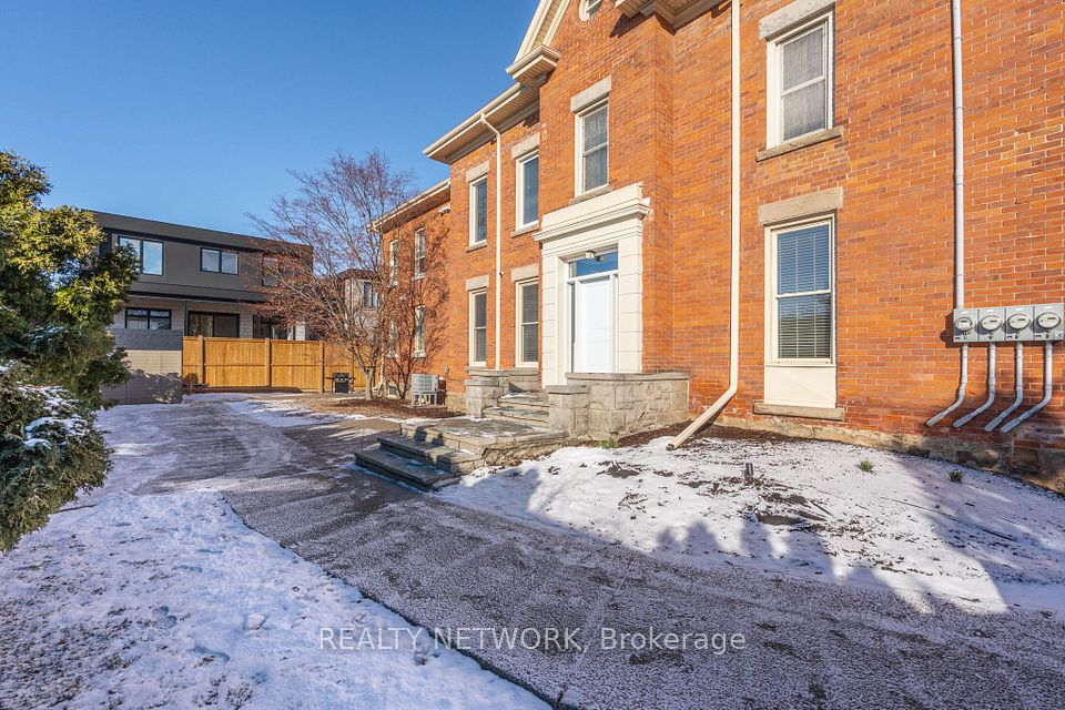 Semi-Detached  at 322 Mount Albion Road B, Hamilton, ON L8K 5T2, Hamilton