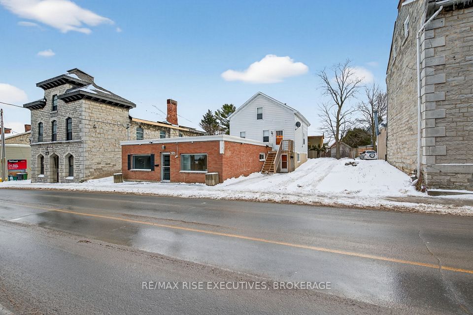 676 King Street W, Kingston, ON K7M 2E8