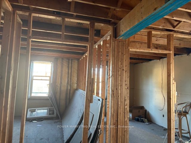 566 BAY Street, Ottawa Centre, ON K1R 6B9