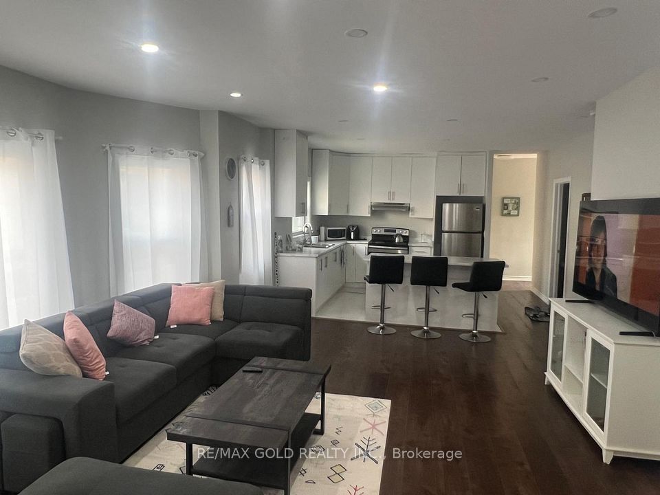 5842 Ferry Street S, Niagara Falls, ON L2G 1S9