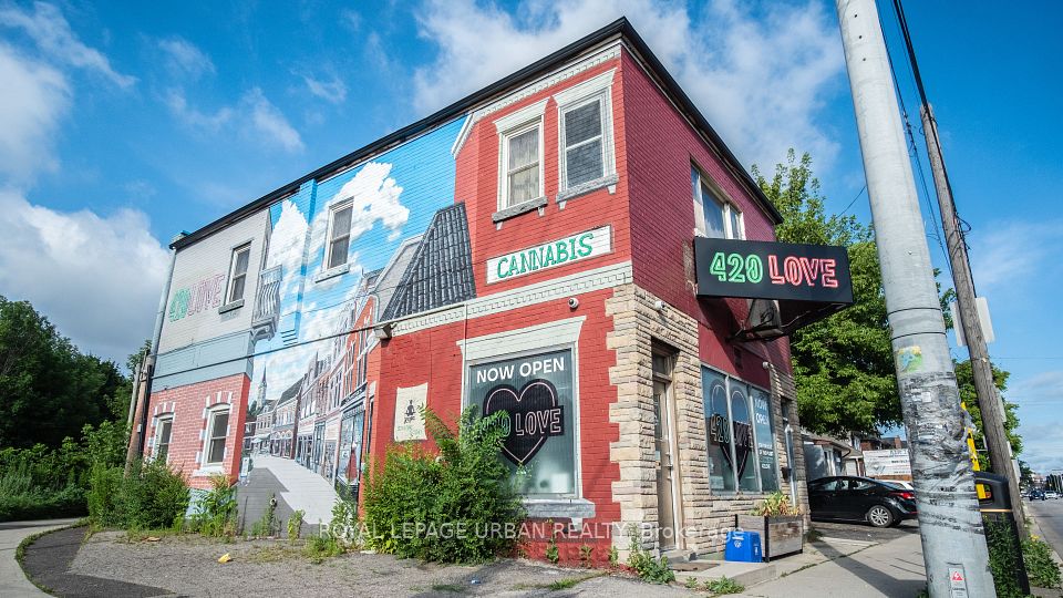 976 Main Street E, Hamilton, ON L8M 1M8