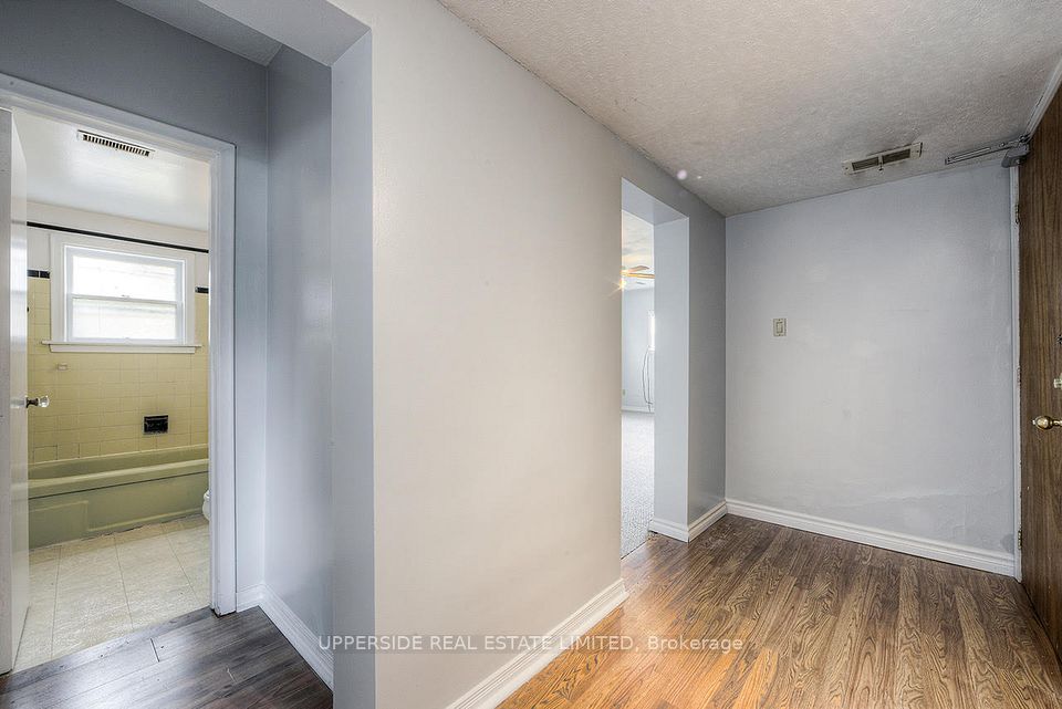 7 Balmoral Drive, Kitchener, ON N2M 2J7