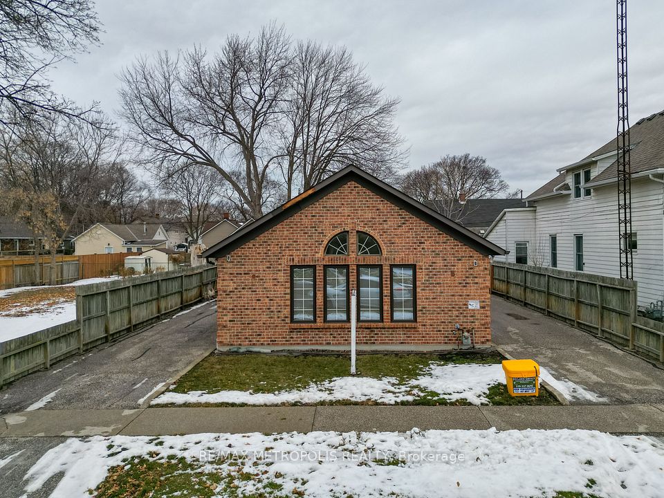 140 Cameron Street, Sarnia, ON N7T 4V8