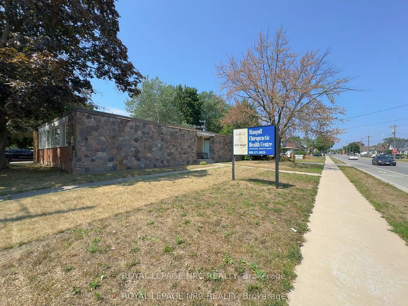 4213/4207 Drummond Road, Niagara Falls, ON L2E 6C2