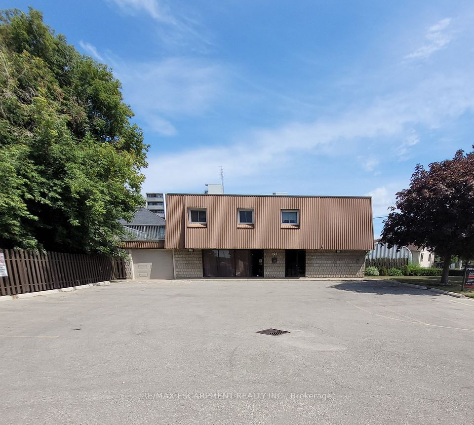 325 Fairview Drive, Brantford, ON N3R 2X3