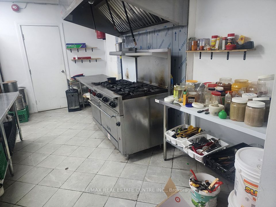 1155 University Ave. West Avenue W, Windsor, ON N9A 5T1