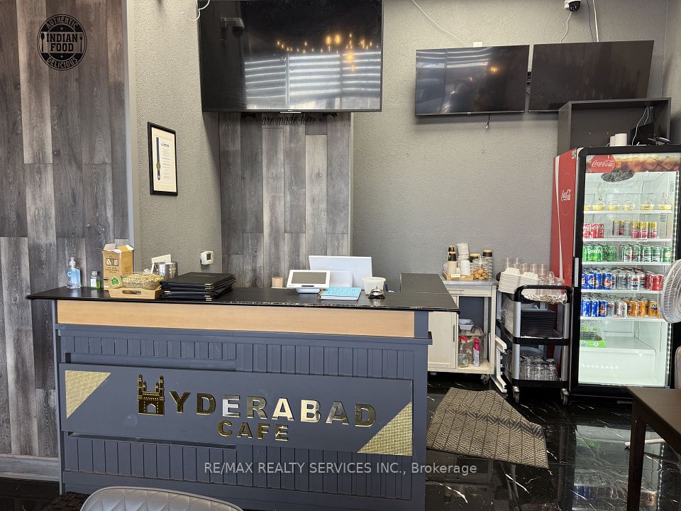 700 Queenston Road, Hamilton, ON L8G 1A3