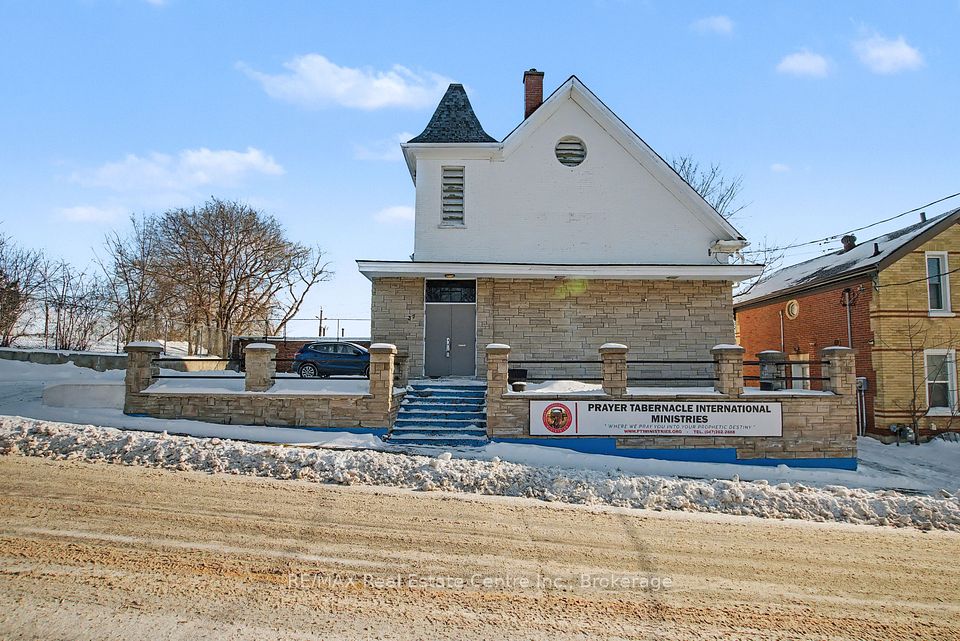 37 Wellington Street, Cambridge, ON N1R 3Y6