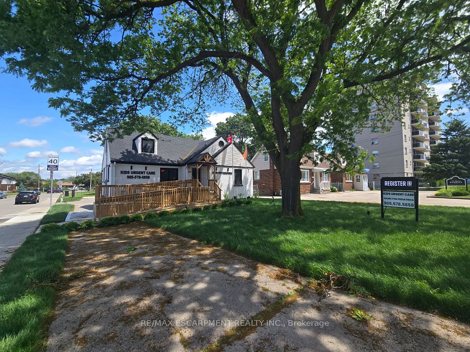 531 Queenston Road 2, Hamilton, ON L8K 1J7