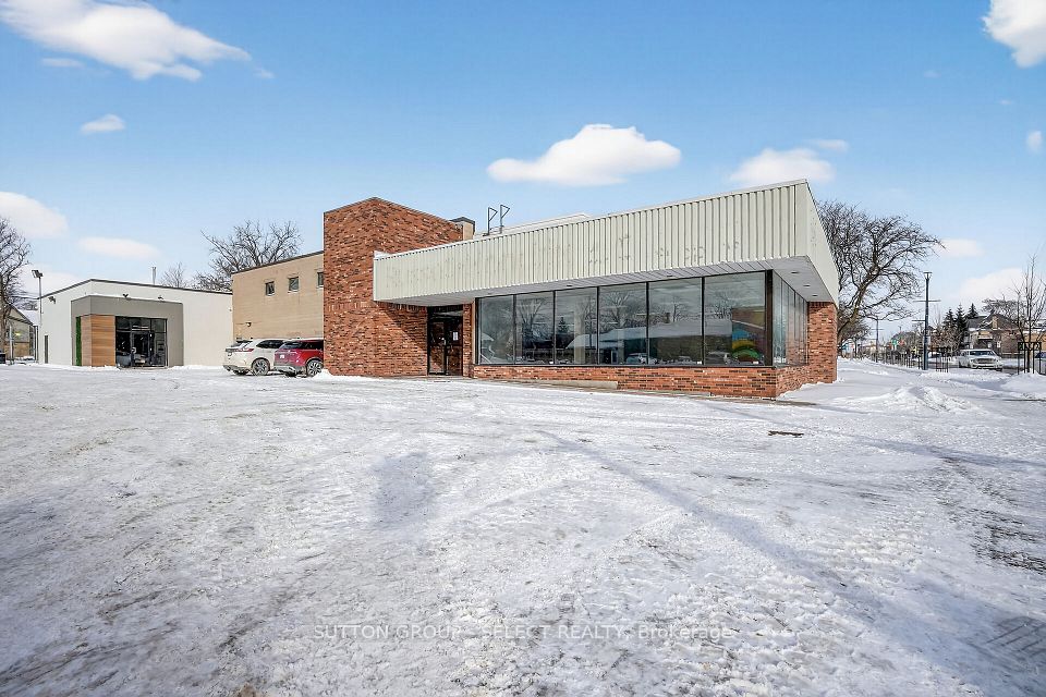 812 Dundas Street, London East, ON N5W 2Z7