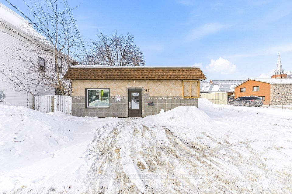 292 Trafalgar Road, Pembroke, ON K8A 5A8