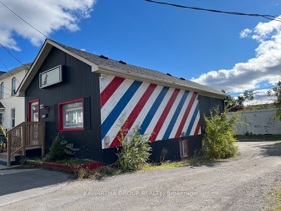 221 E Brock Street E, Peterborough, ON K9H 2P6