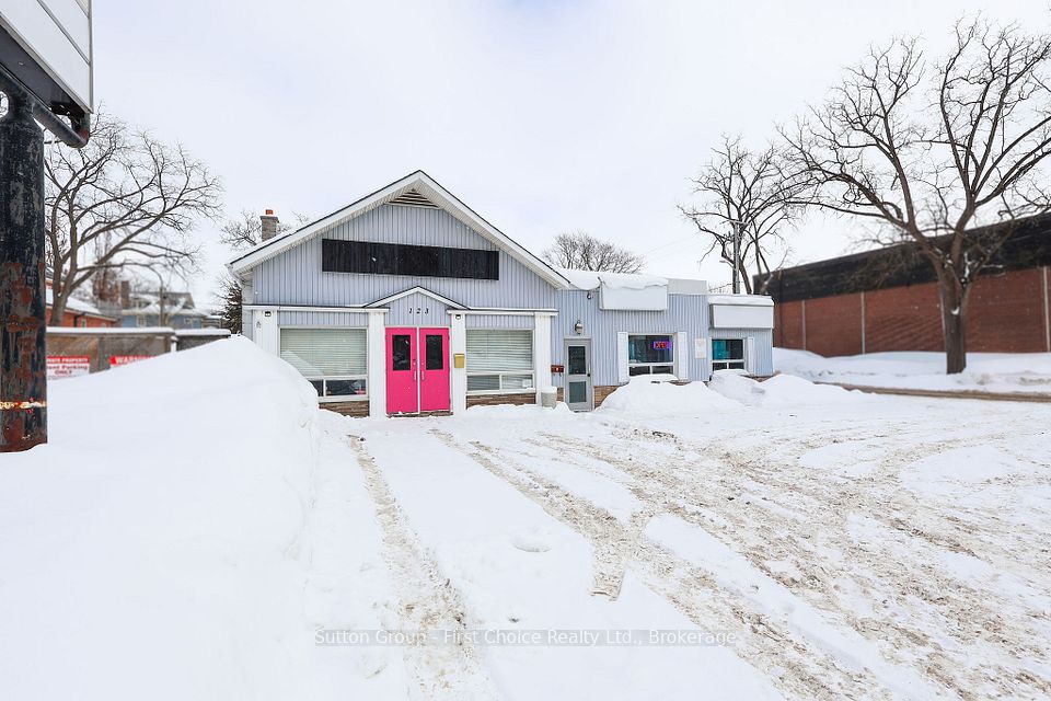 123 Waterloo Street S, Stratford, ON N5A 4B3