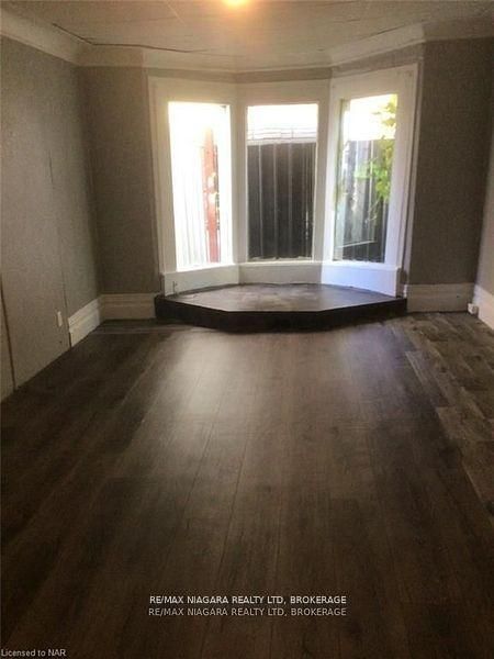 4541 CRYSLER Avenue, Niagara Falls, ON L2E 3V5