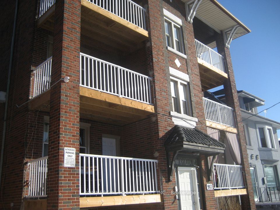 917 Main Street E, Hamilton, ON L8M 1M6