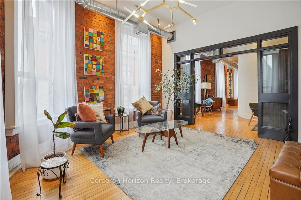 41 KING WILLIAM Street 200, Hamilton, ON L8R 1A2