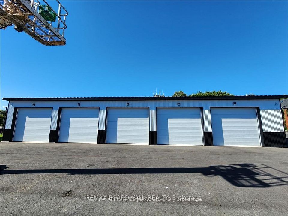 26 First (Garage) Street W, Cornwall, ON K6J 1B9