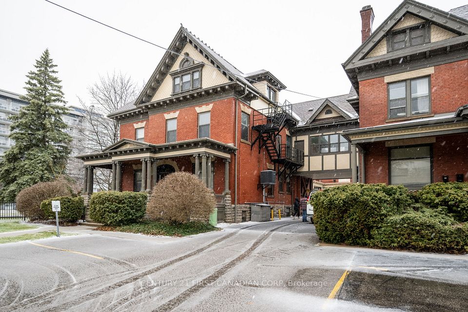 408 Queens Avenue 3, London East, ON N6B 1X9