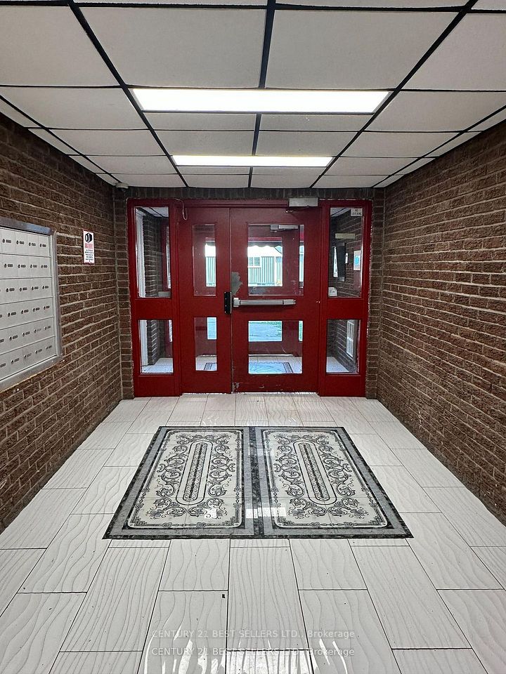 44 Central Avenue E, Brockville, ON K6V 1W6