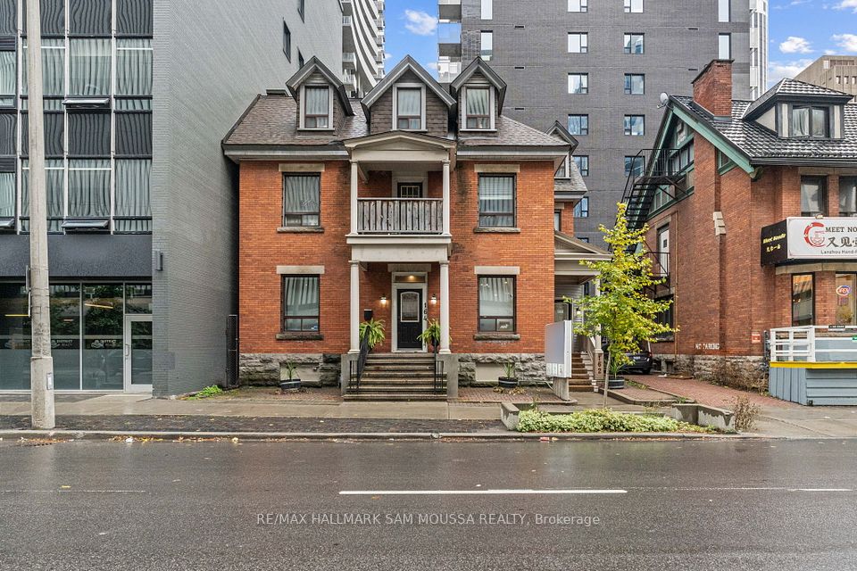 162-164 Metcalfe Street 3, Ottawa Centre, ON K2P 1P2