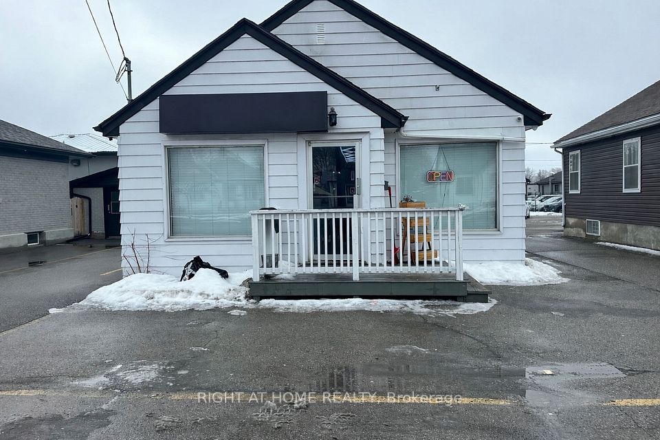 36 Charing Cross Street, Brantford, ON N3R 2H2