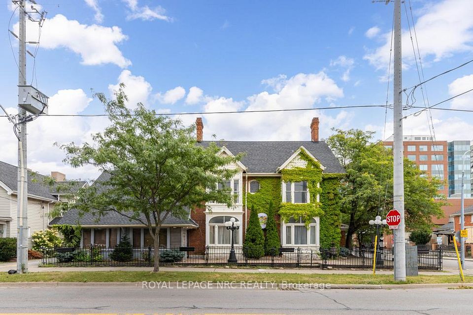 22 Academy Street, St. Catharines, ON L2R 4Z6