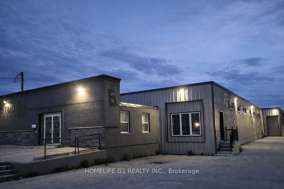 284 Adelaide Street, London South, ON N5Z 3L1