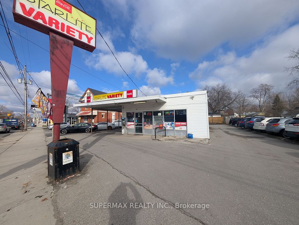 560 Hamilton Road, London East, ON N5Z 1S6