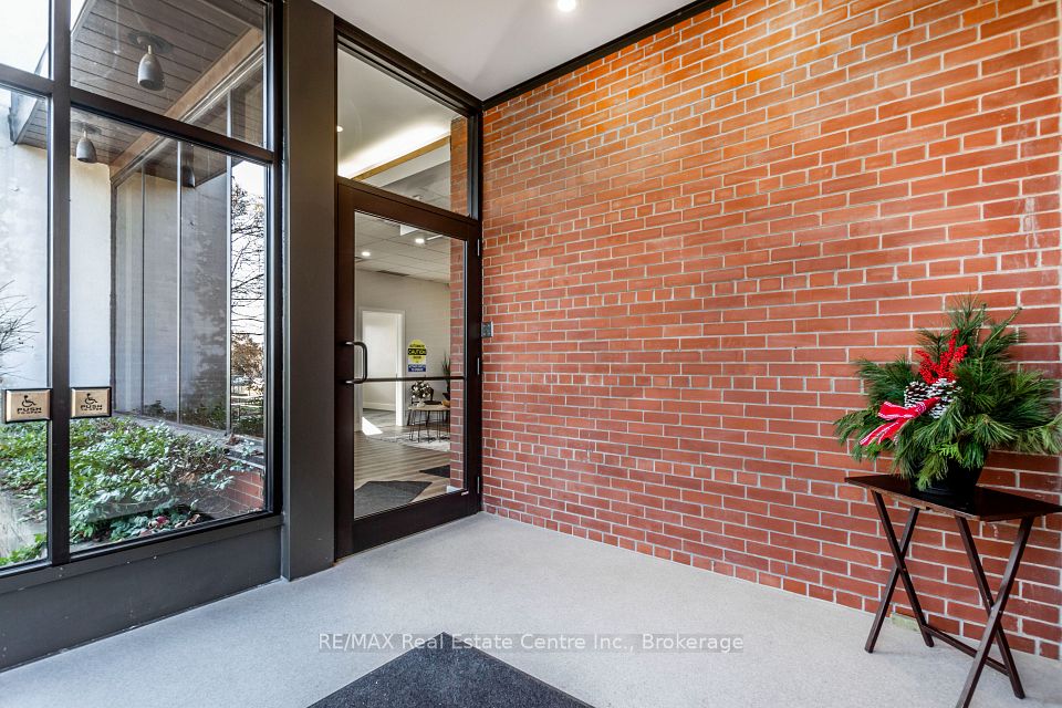 275 Lawrence Avenue 6, Kitchener, ON N2M 1Y3