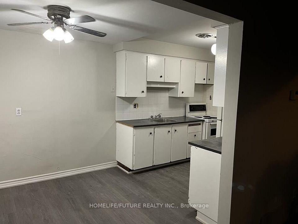 Att/Row/Townhouse at 1128 Upper Wellington Street 11, Hamilton, ON L9A 3S6, Hamilton