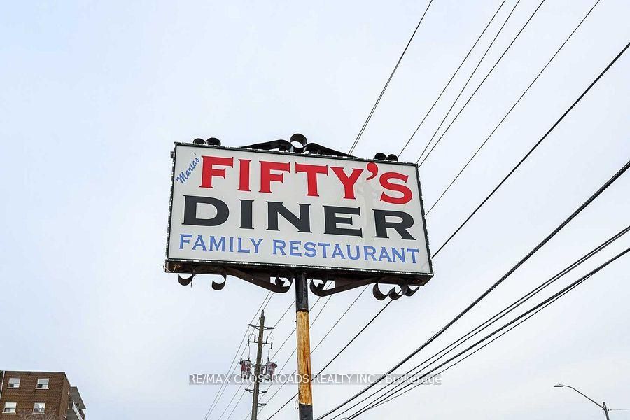 931 Queenston Road, Hamilton, ON L8G 1B8