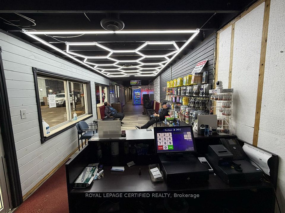 639 Langlois Avenue, Windsor, ON N9A 2G5