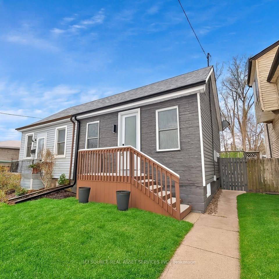 Semi-Detached  at 20 Hill Street, Hamilton, ON L8P 1W7, Hamilton