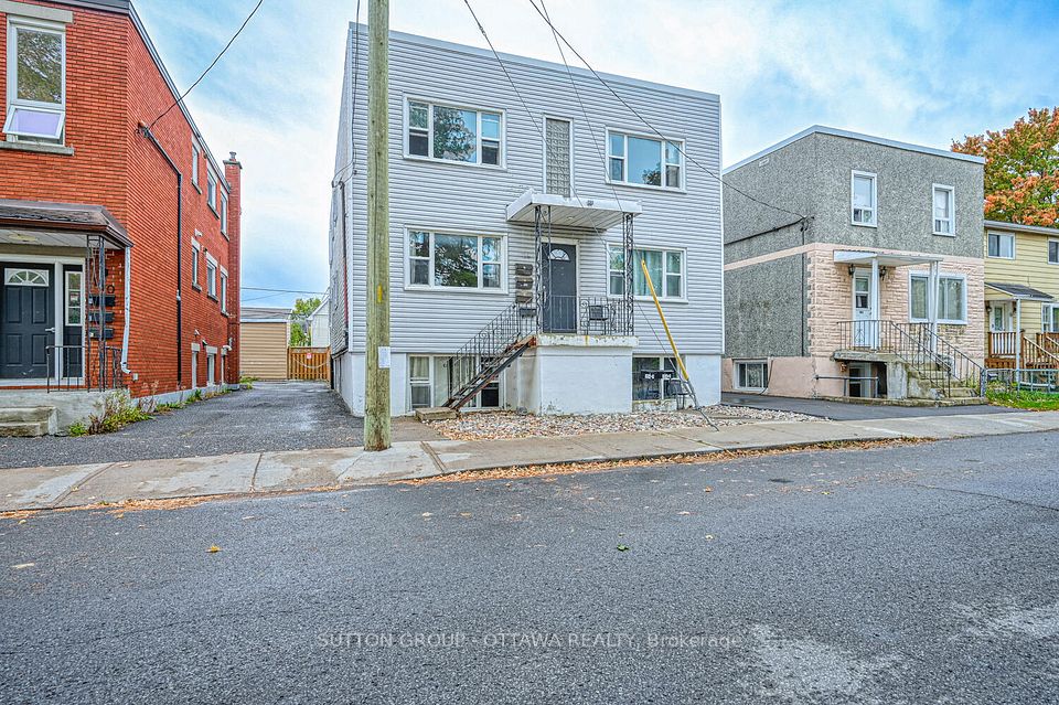 154-156 Dagmar Avenue, Vanier and Kingsview Park, ON K1L 5T2