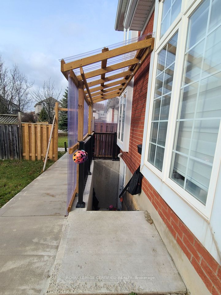 Detached at 12 Peer Drive BSMNT, Guelph, ON N1C 1G9, Guelph