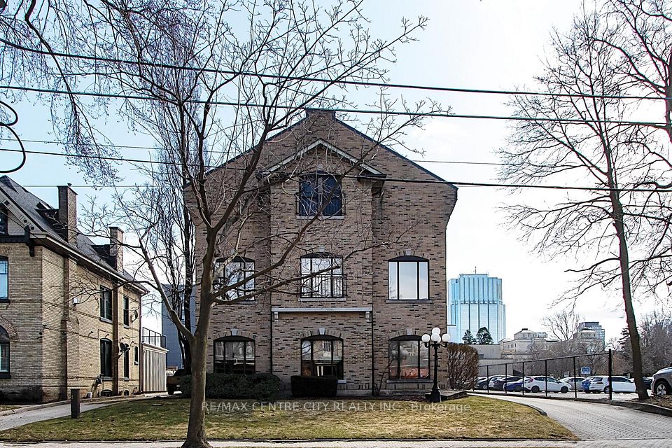 295 Wolfe Street Main, London East, ON N6B 2C4