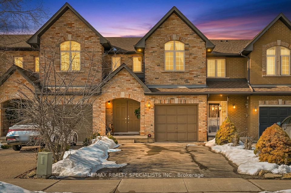 Att/Row/Townhouse at 842 Upper Kenilworth Avenue, Hamilton, ON L8T 5A6, Hamilton