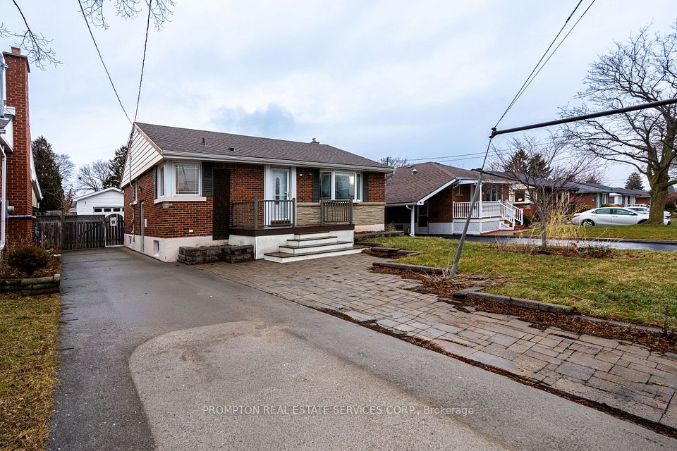 Detached at 16 Fernwood Crescent, Hamilton, ON L8T 3L1, Hamilton