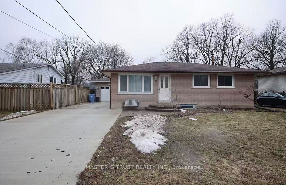 Detached at 16 Hastings Boulevard, Guelph, ON N1E 4G4, Guelph
