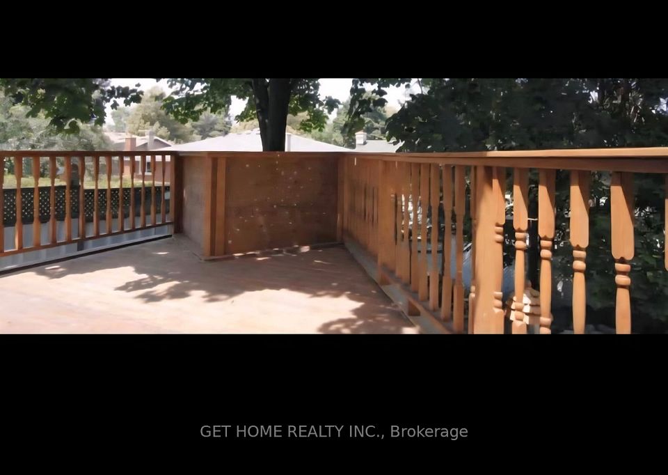 Detached at 8 Maynard Street Main, Hamilton, ON L9B 1R8, Hamilton