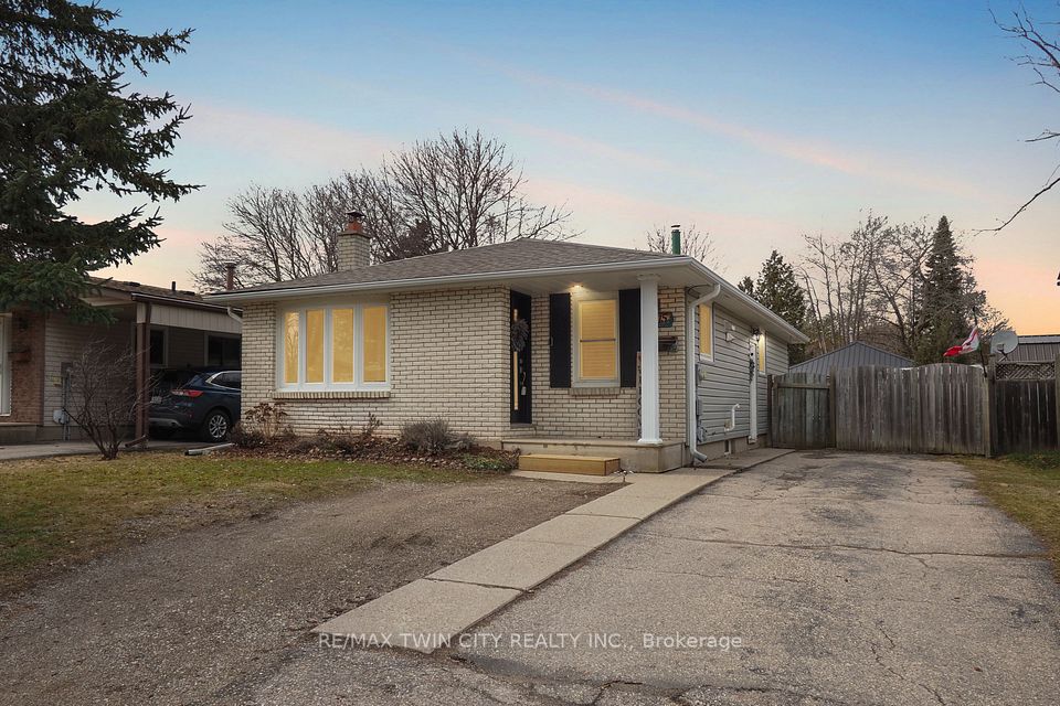 Detached at 15 Milton Avenue W, Cambridge, ON N3C 2Y3, Cambridge