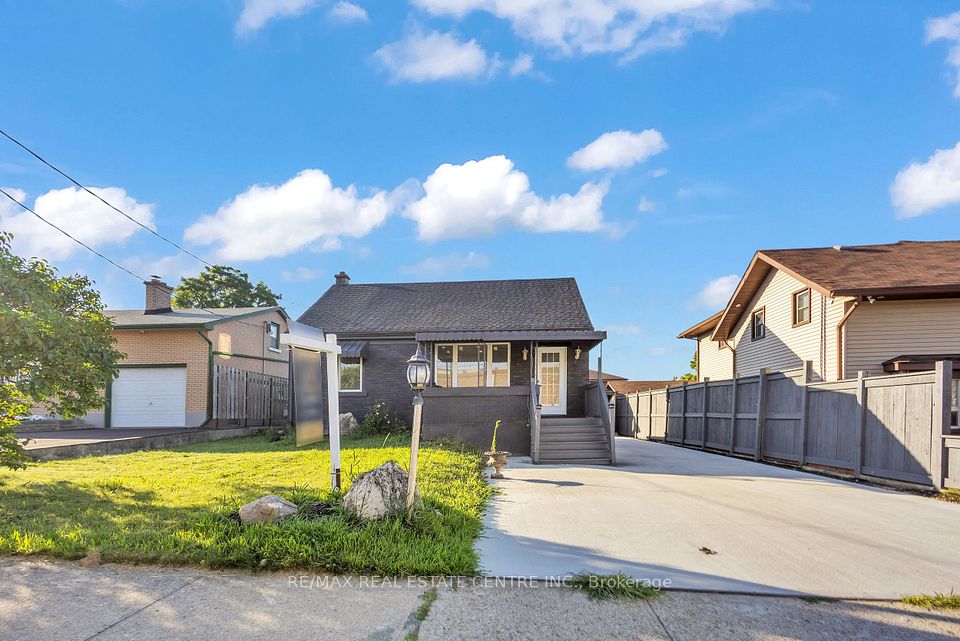 Detached at 84 Avalon Place, Kitchener, ON N2M 4N7, Kitchener