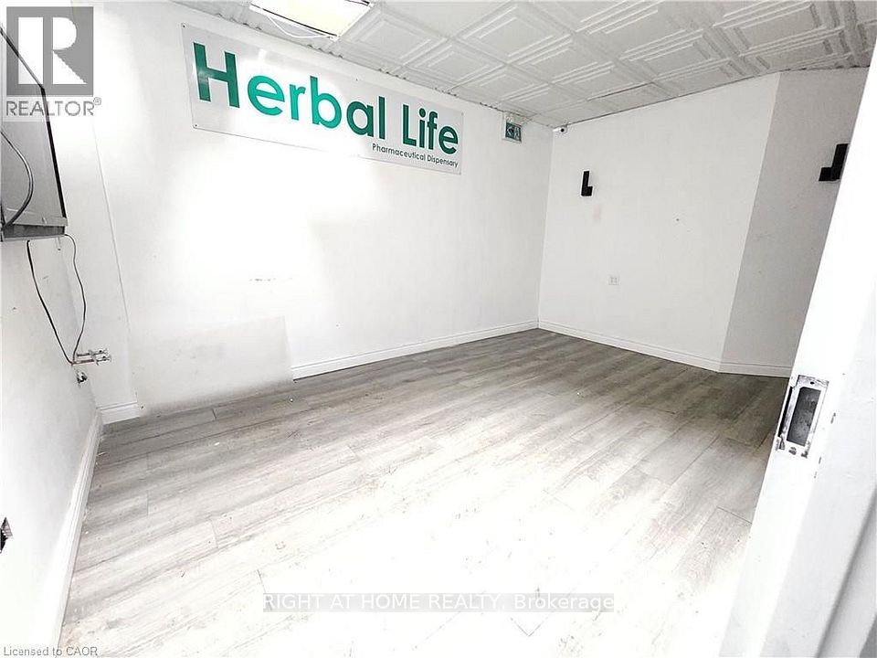 1447 Upper Ottawa Street 9, Hamilton, ON L8W 3J6