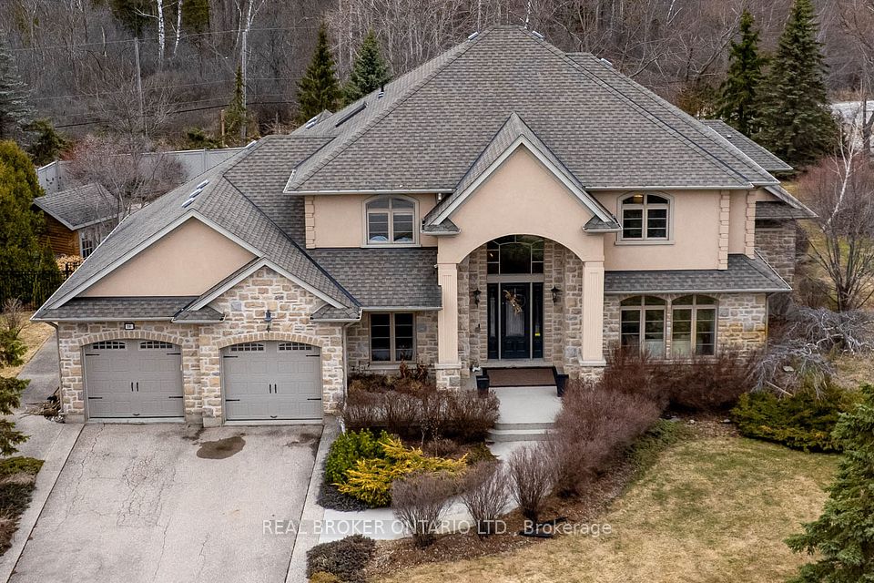 Detached at 16 Seifert Court, Cambridge, ON N3C 2V4, Cambridge