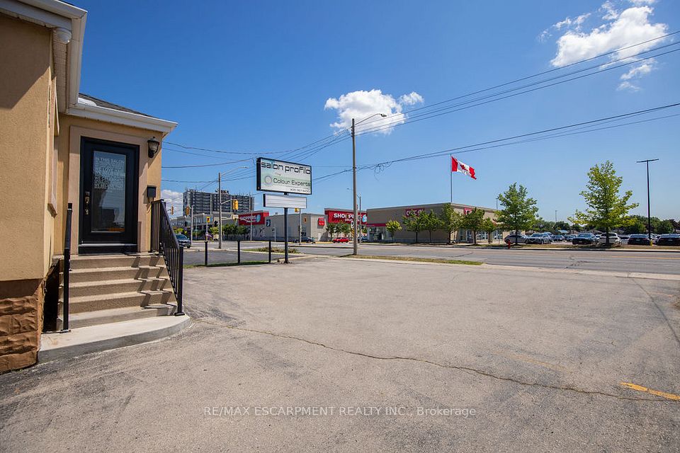 664 Upper James Street, Hamilton, ON L9C 2Z3