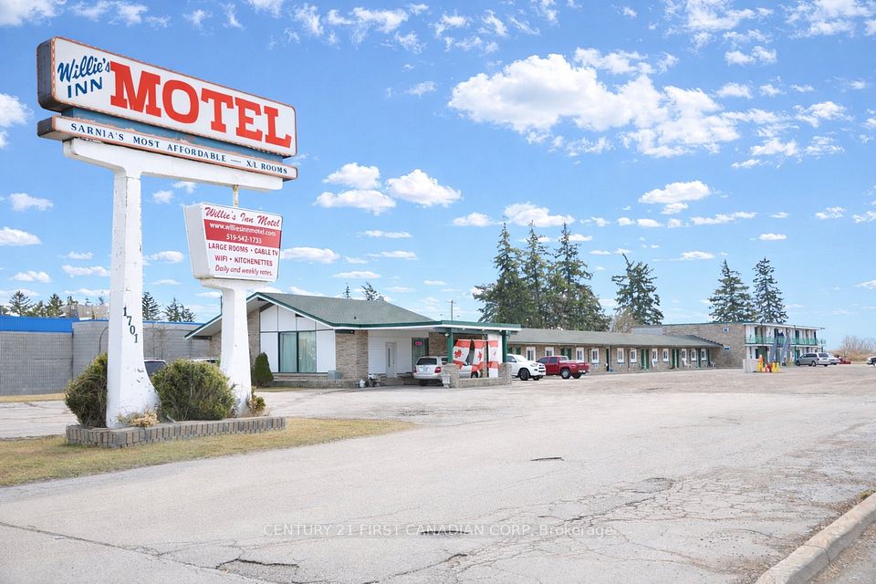 1701 London Line, Sarnia, ON N7W 1B1