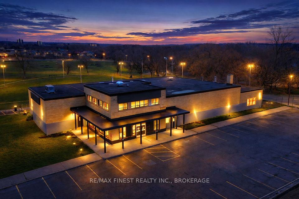 121 Cataraqui Street, Kingston, ON K7K 1Z8