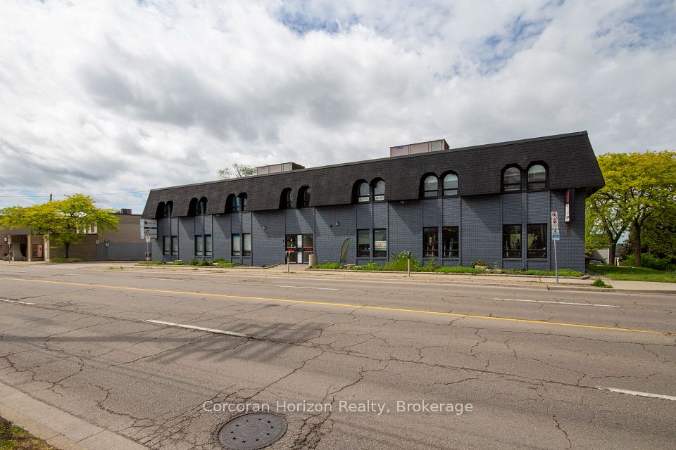 1955 KING Street E B2A, Hamilton, ON L8K 1W2