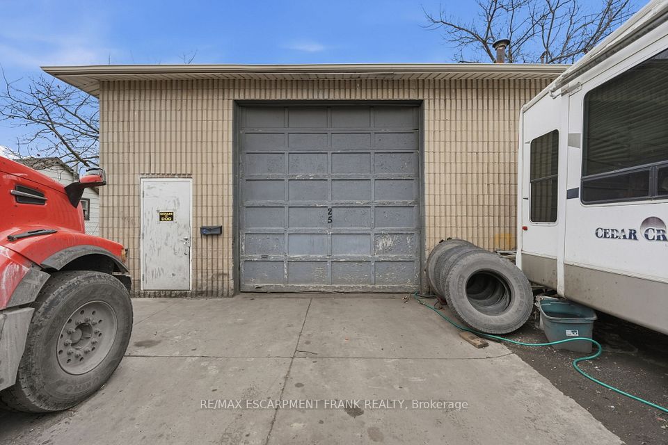 25 Kenmore Avenue, Hamilton, ON L8E 5N1