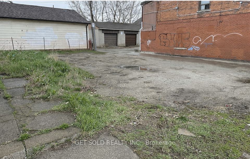325 Barton Street E, Hamilton, ON L8L 2X6